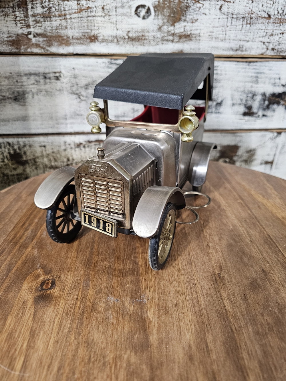 Vintage/Antique-Style Metal Car Decorative Accent